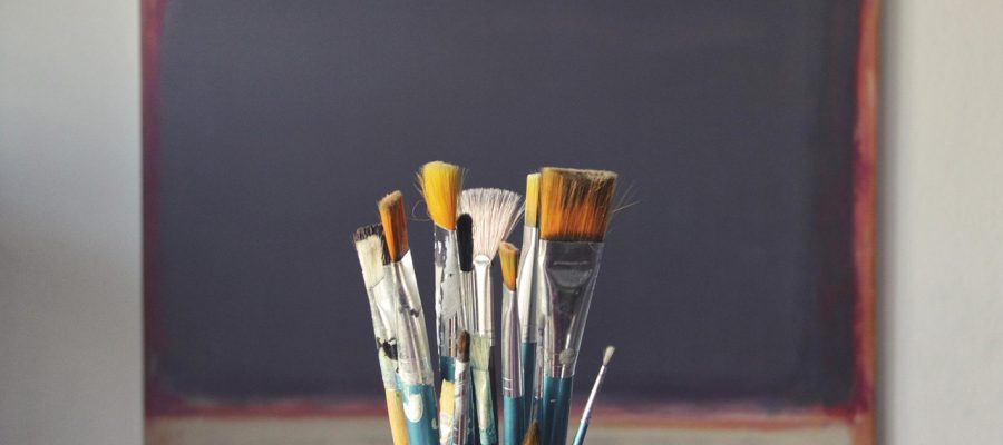 野草助手产品定位示意图，展示内容聚合检索工具的工作原理，从多个内容源汇聚到单一入口的流程图